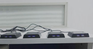 2つの港USB充満力のアダプター、多機能USBの充電器の携帯用表面の台紙