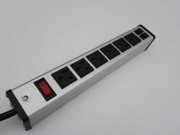 6つの方法出口のスイッチ制御を離れたのを用いる二重USBポートの充電器が付いている多プラグのソケット